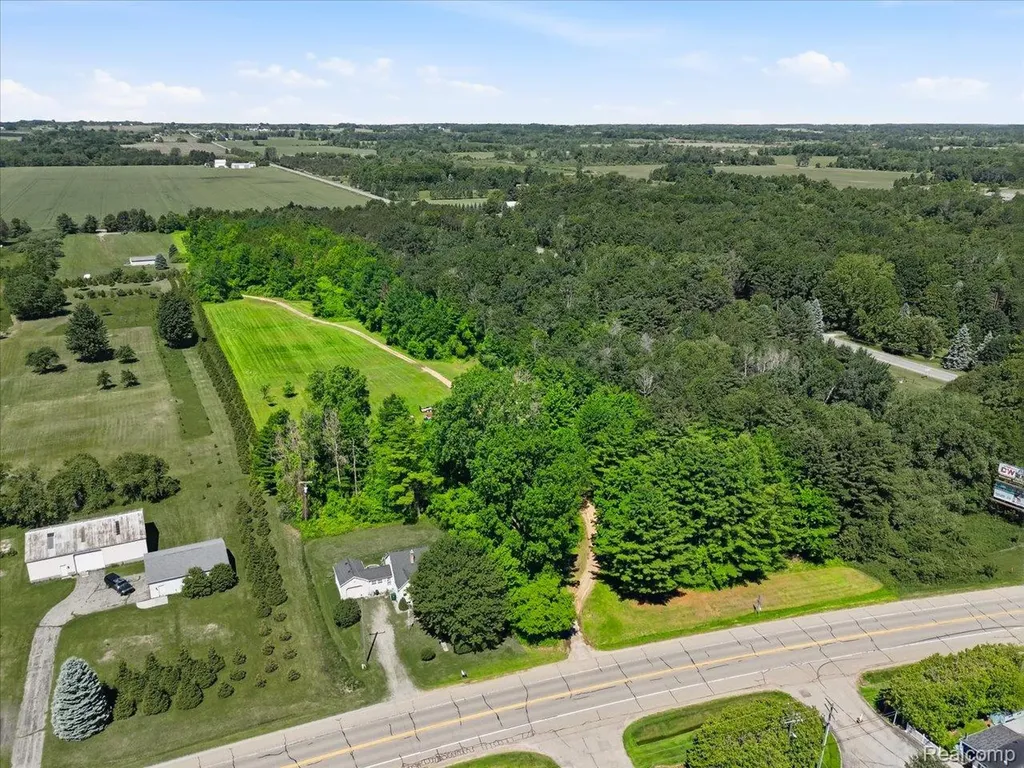 2545 Lakeshore Road Applegate Village MI 48401