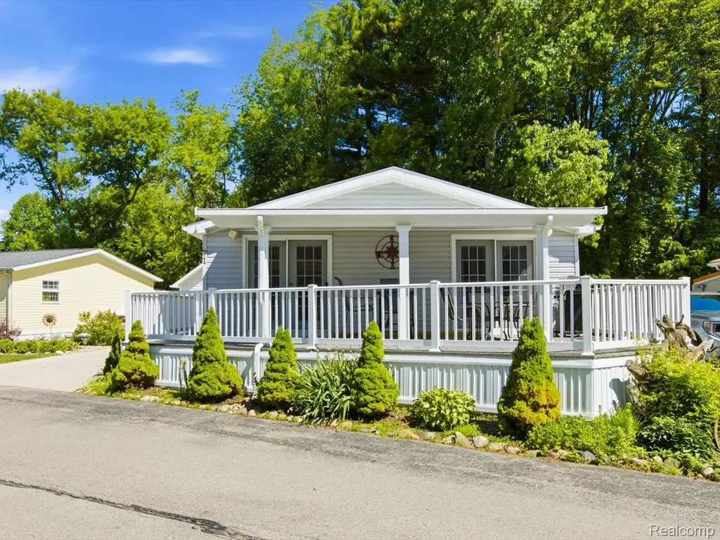 2545 Lakeshore Road Applegate Village MI 48401