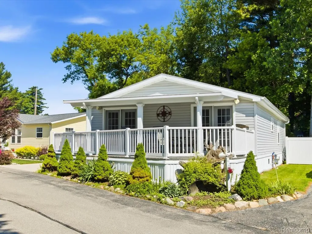 2545 Lakeshore Road Applegate Village MI 48401