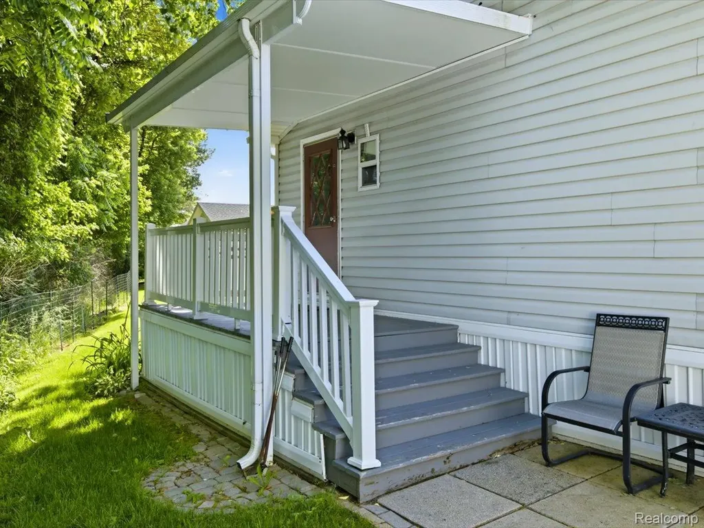 2545 Lakeshore Road Applegate Village MI 48401