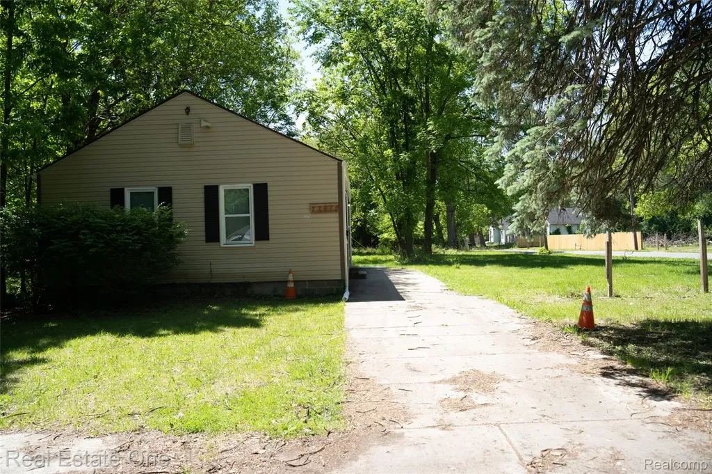 22675 Santa Maria Street Detroit City MI 48219
