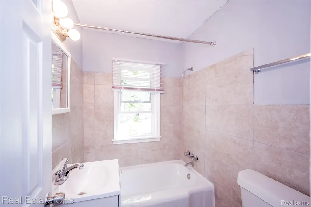 22675 Santa Maria Street Detroit City MI 48219