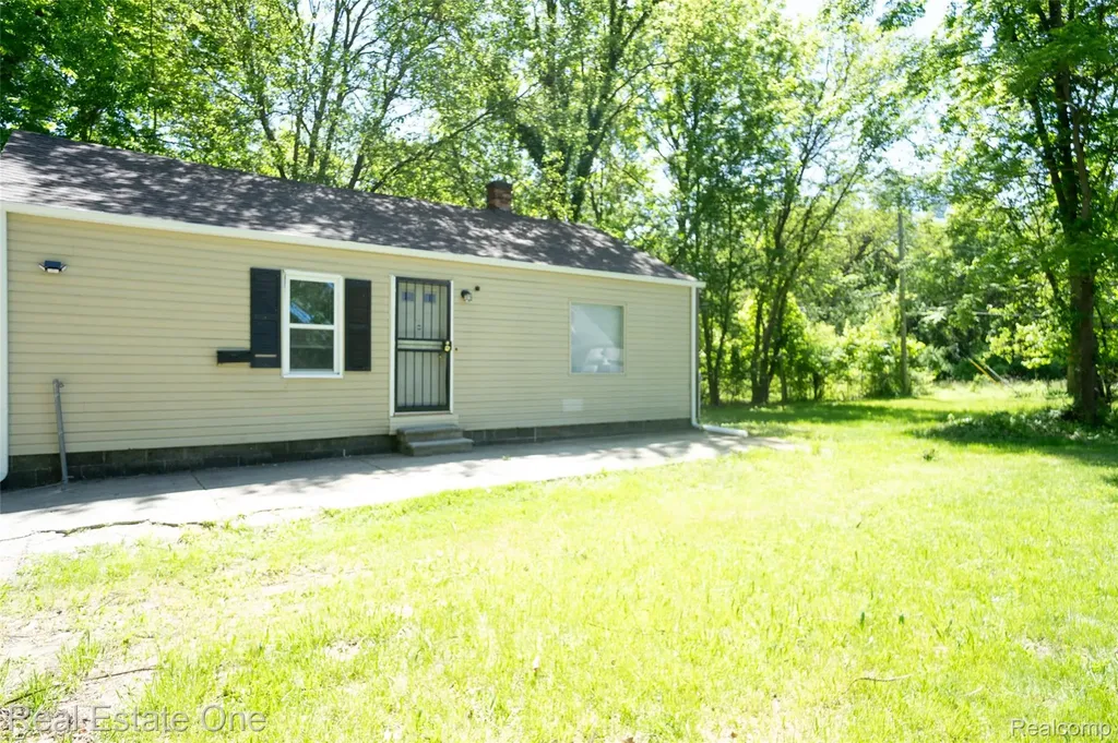 22675 Santa Maria Street Detroit City MI 48219