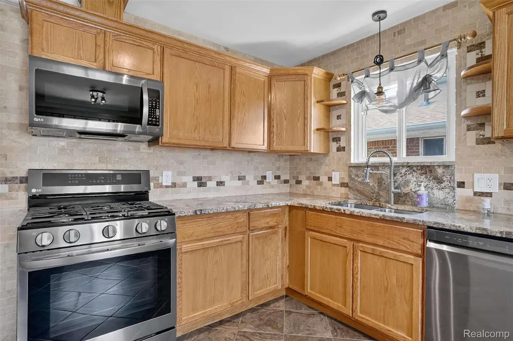 22435 Lange Street St. Clair Shores City MI 48080