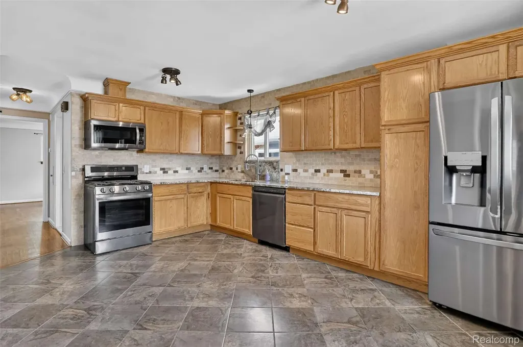 22435 Lange Street St. Clair Shores City MI 48080