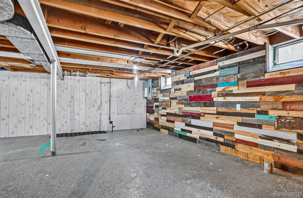 22435 Lange Street St. Clair Shores City MI 48080