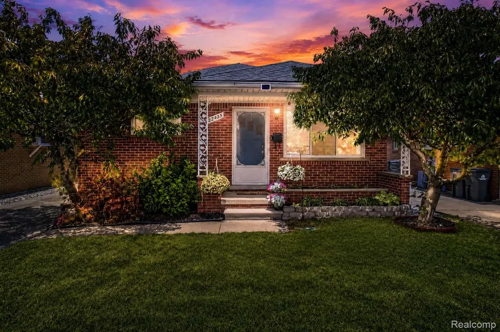 22435 Lange Street St. Clair Shores City MI 48080