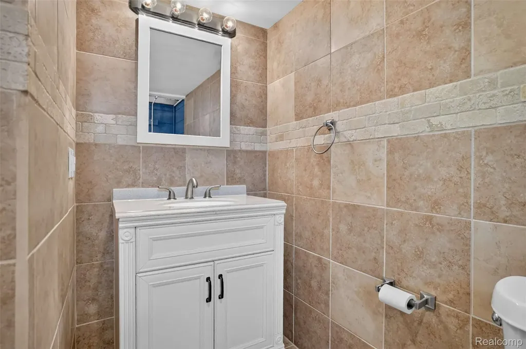 22435 Lange Street St. Clair Shores City MI 48080