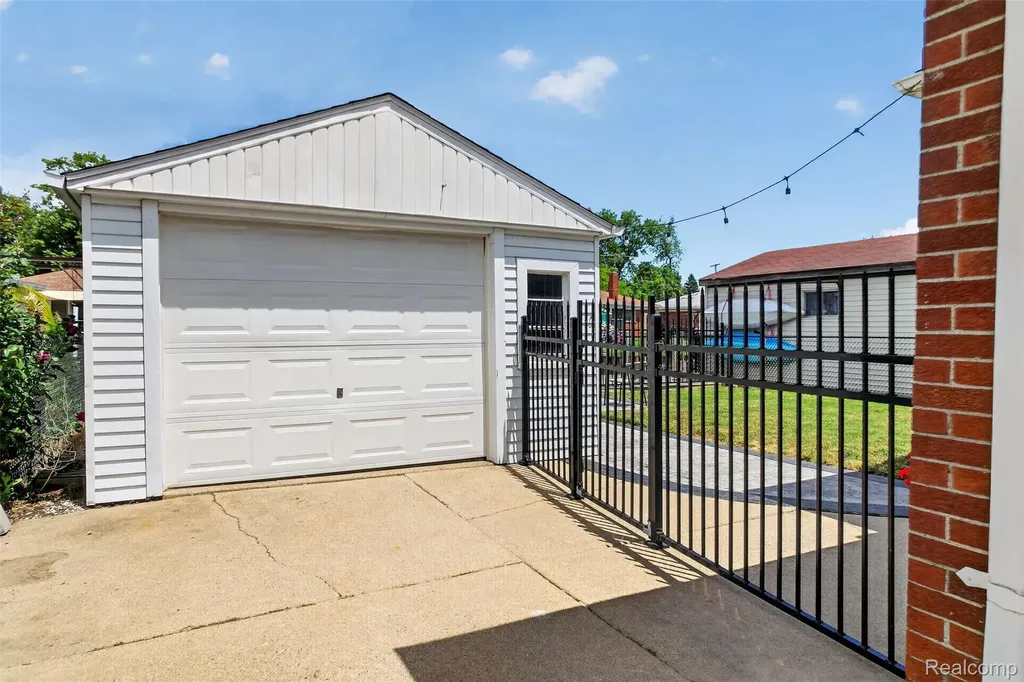 22435 Lange Street St. Clair Shores City MI 48080