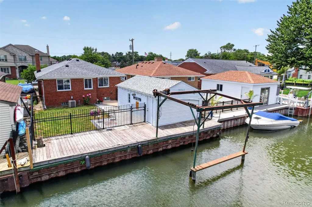 22435 Lange Street St. Clair Shores City MI 48080