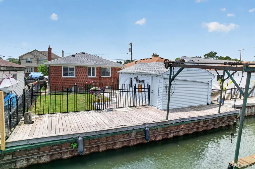 22435 Lange Street St. Clair Shores City MI 48080