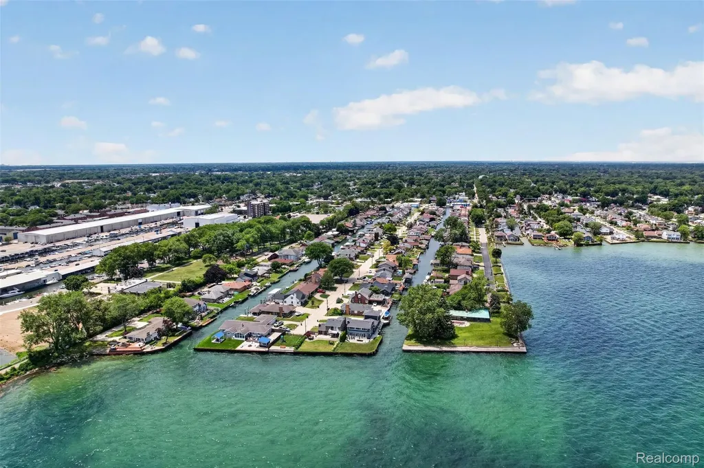 22435 Lange Street St. Clair Shores City MI 48080