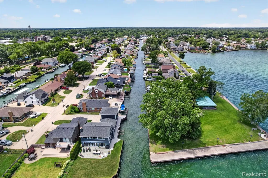 22435 Lange Street St. Clair Shores City MI 48080