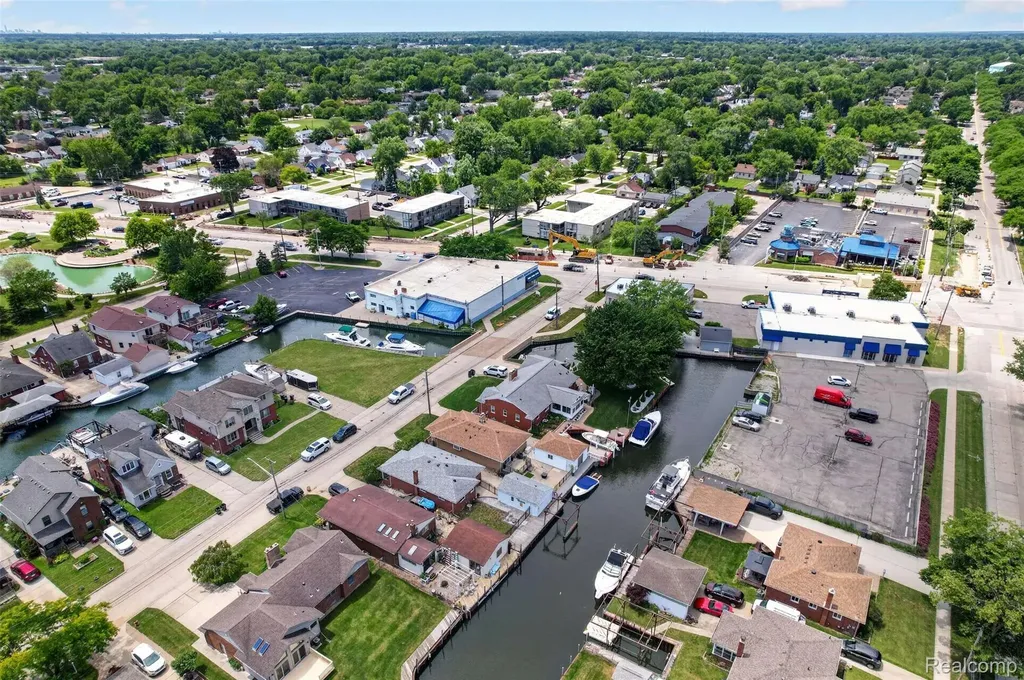 22435 Lange Street St. Clair Shores City MI 48080