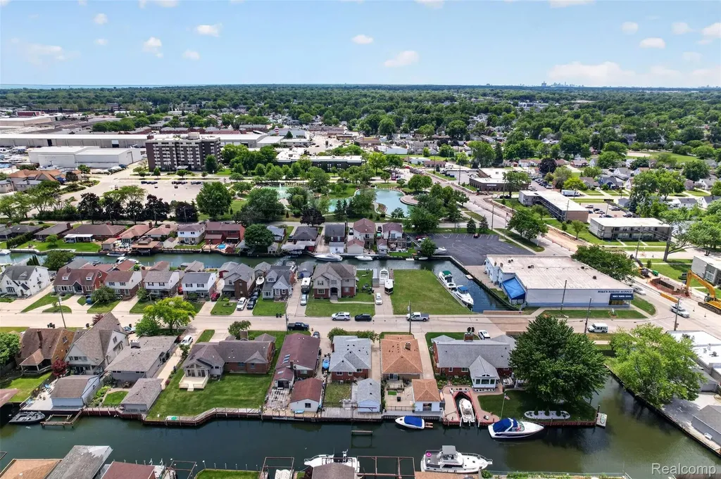 22435 Lange Street St. Clair Shores City MI 48080