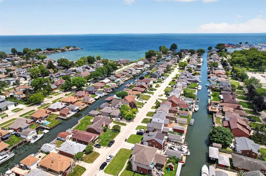 22435 Lange Street St. Clair Shores City MI 48080