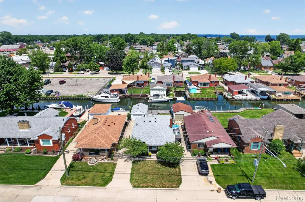 22435 Lange Street St. Clair Shores City MI 48080