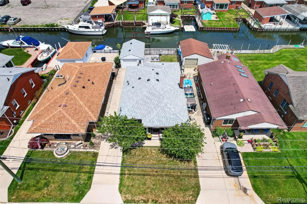 22435 Lange Street St. Clair Shores City MI 48080