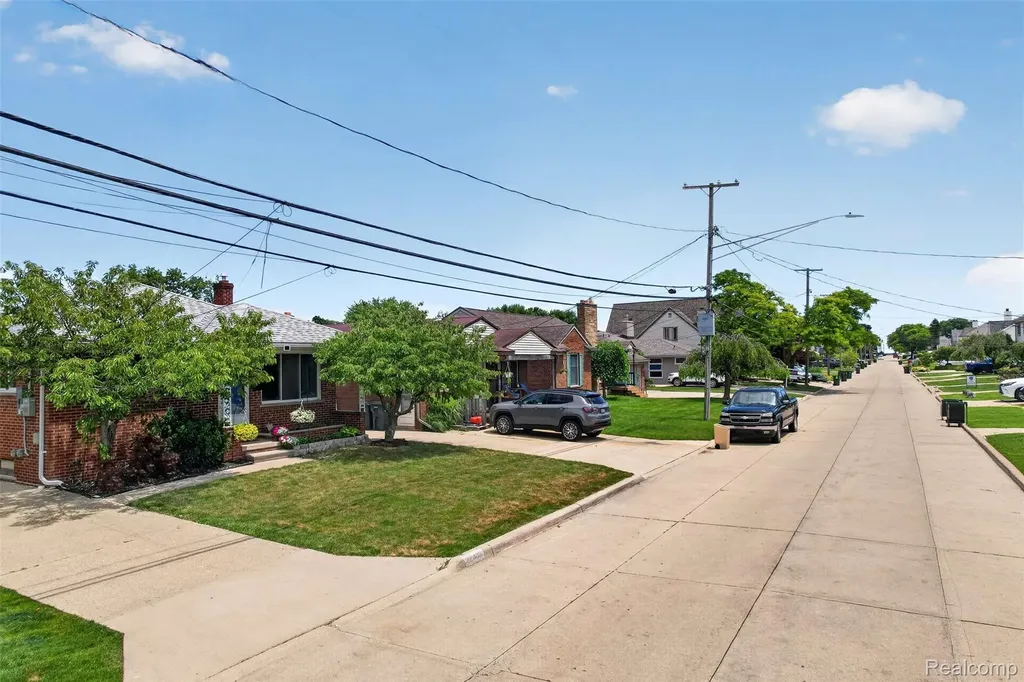 22435 Lange Street St. Clair Shores City MI 48080