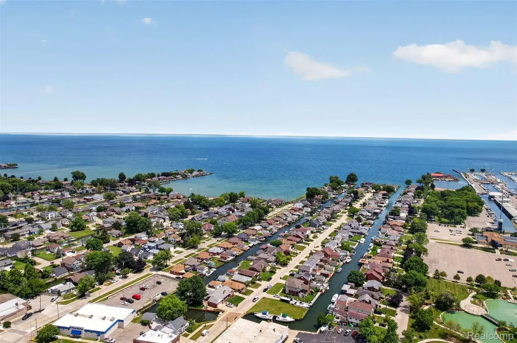 22435 Lange Street St. Clair Shores City MI 48080