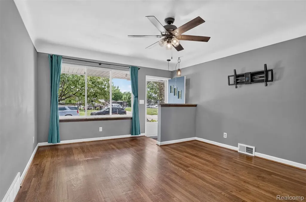 22435 Lange Street St. Clair Shores City MI 48080