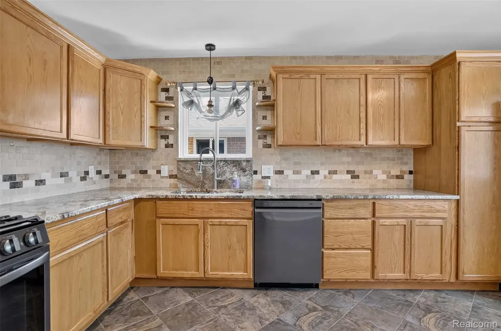 22435 Lange Street St. Clair Shores City MI 48080