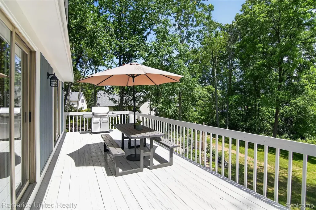 11521 Westshore Drive Putnam Township MI 48169