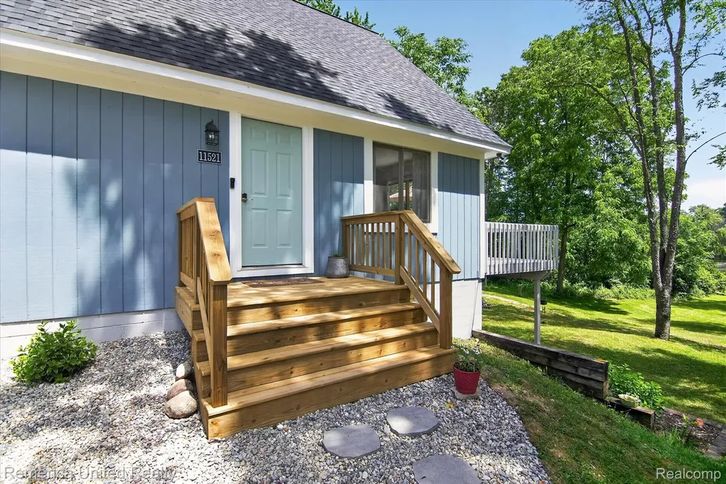 11521 Westshore Drive Putnam Township MI 48169