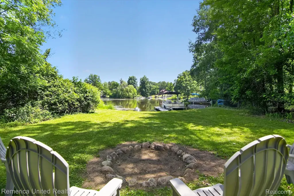 11521 Westshore Drive Putnam Township MI 48169
