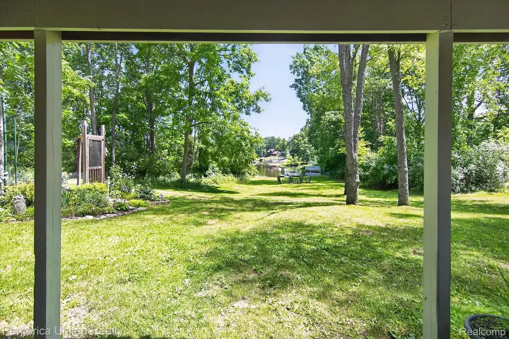 11521 Westshore Drive Putnam Township MI 48169