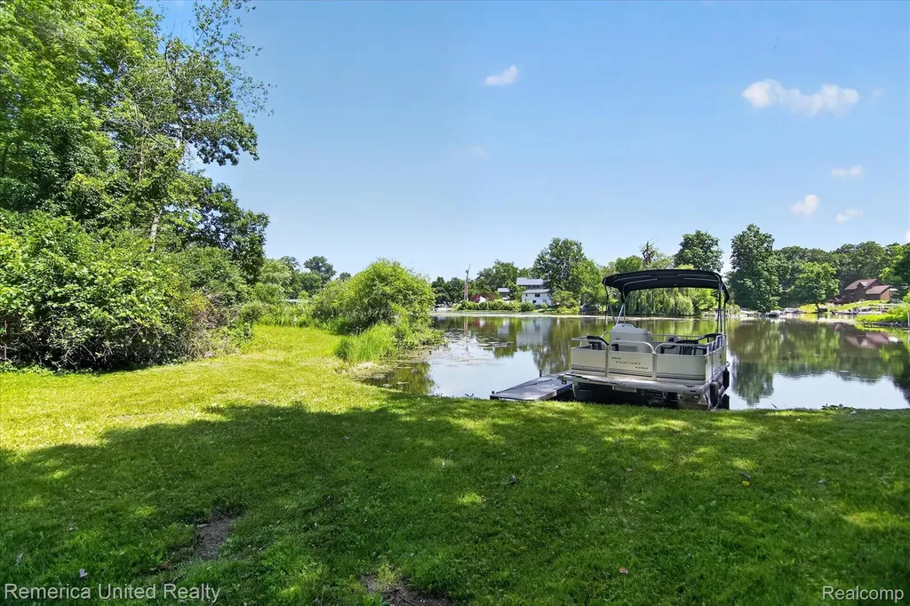 11521 Westshore Drive Putnam Township MI 48169