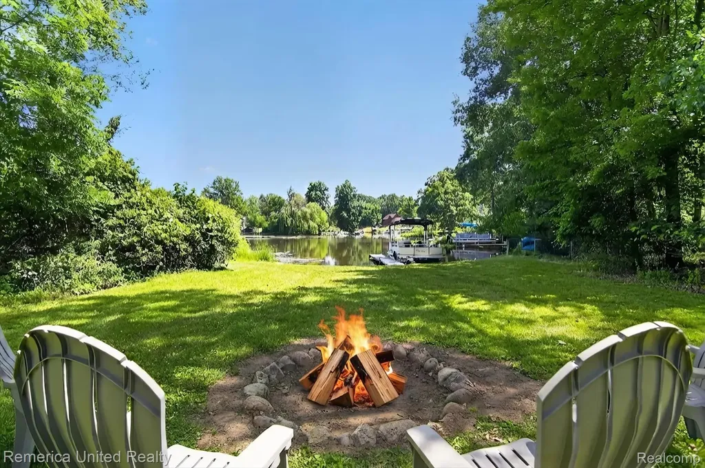 11521 Westshore Drive Putnam Township MI 48169