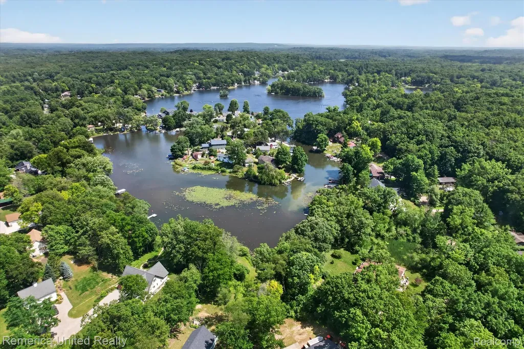 11521 Westshore Drive Putnam Township MI 48169