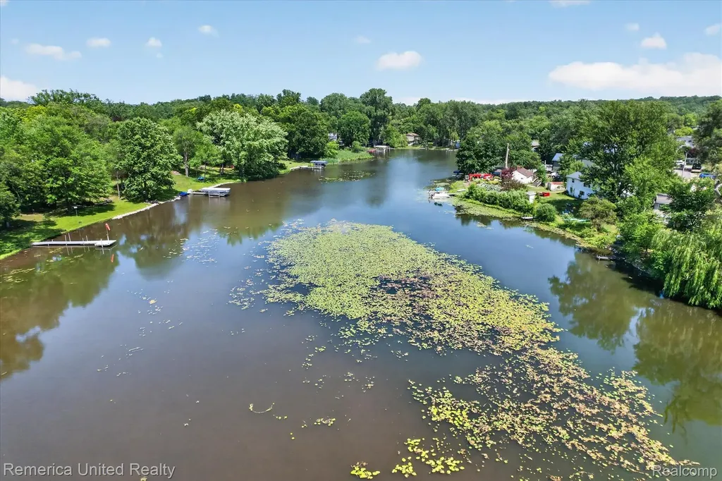 11521 Westshore Drive Putnam Township MI 48169