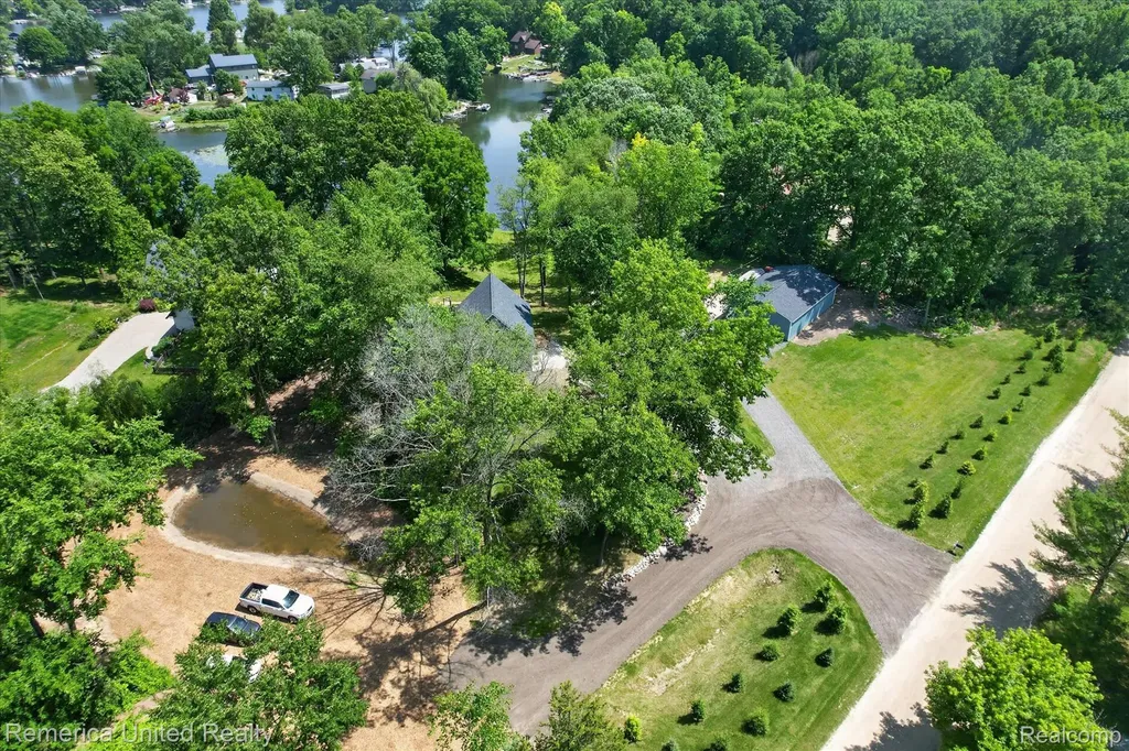 11521 Westshore Drive Putnam Township MI 48169