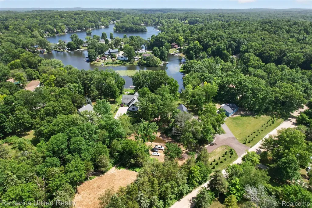 11521 Westshore Drive Putnam Township MI 48169