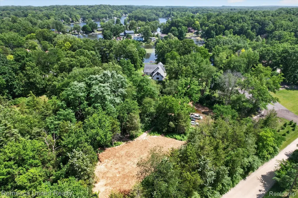 11521 Westshore Drive Putnam Township MI 48169
