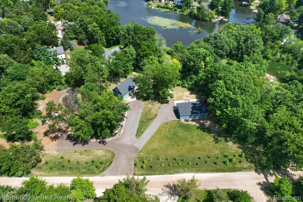 11521 Westshore Drive Putnam Township MI 48169
