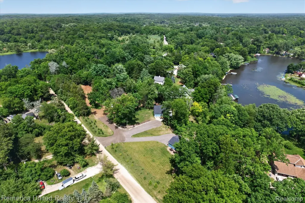 11521 Westshore Drive Putnam Township MI 48169