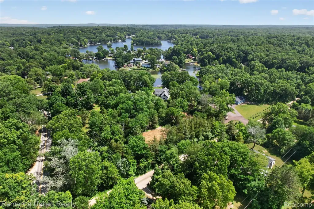 11521 Westshore Drive Putnam Township MI 48169