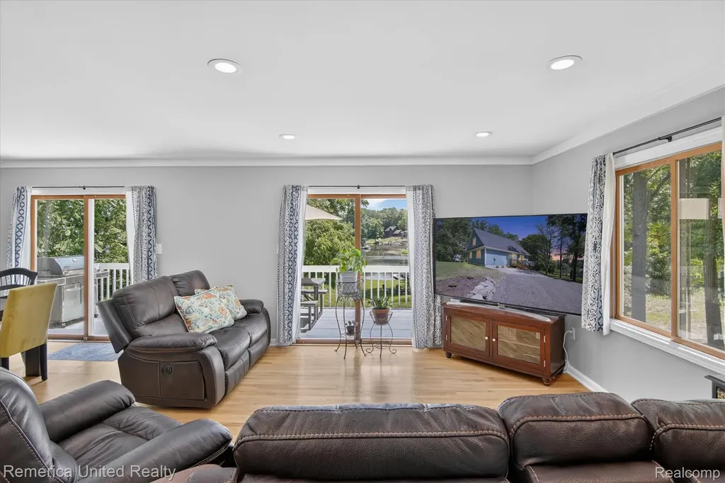 11521 Westshore Drive Putnam Township MI 48169
