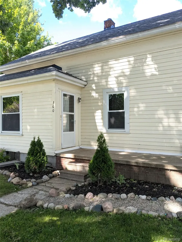300 Bristol Street S Almont Village MI 48003