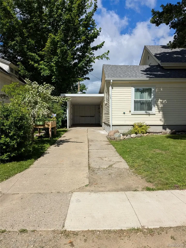 300 Bristol Street S Almont Village MI 48003