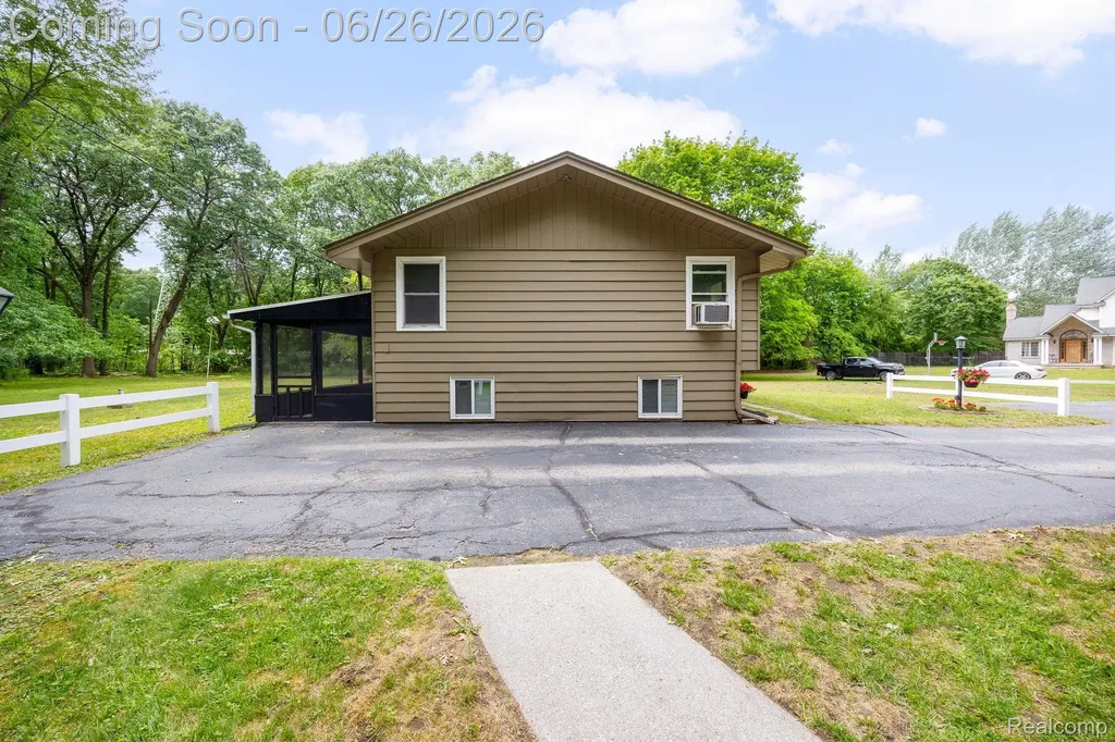24193 Kraft Place Brownstown Charter Township MI 48174