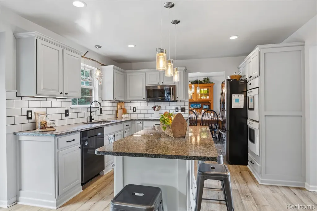 11682 Heatherwood Circle Taylor City MI 48180
