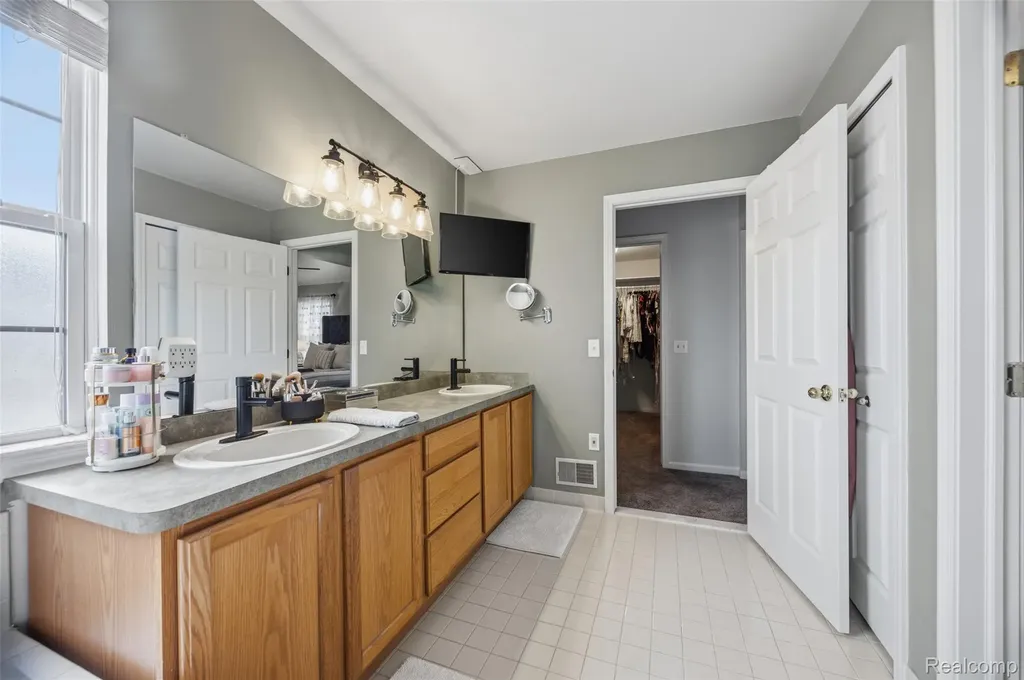 11682 Heatherwood Circle Taylor City MI 48180