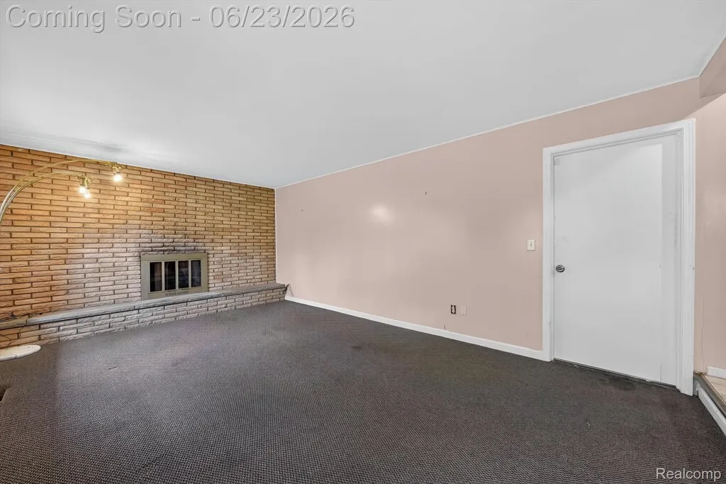 29101 Campbell Drive Warren City MI 48093