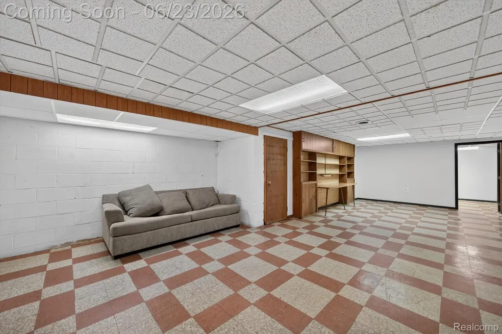 29101 Campbell Drive Warren City MI 48093