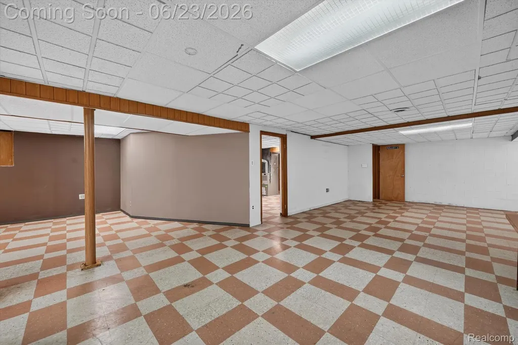 29101 Campbell Drive Warren City MI 48093