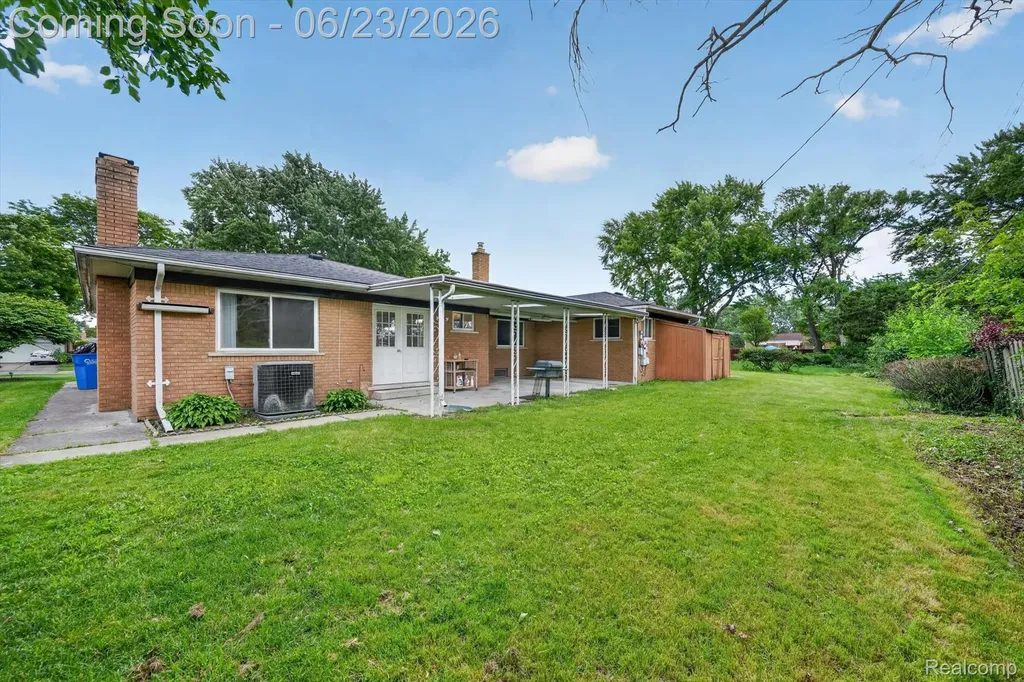 29101 Campbell Drive Warren City MI 48093